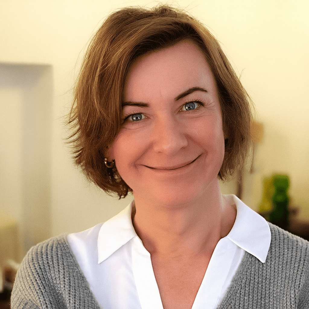 Foto einer lächelnden Frau, Speaker, Moderatorin für Veranstaltungen, professionell, freundlich.